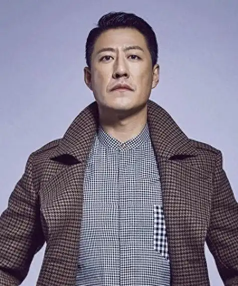 于震是一位实力派演员,曾经出演过《一帘幽梦》《红楼梦》等经典影视