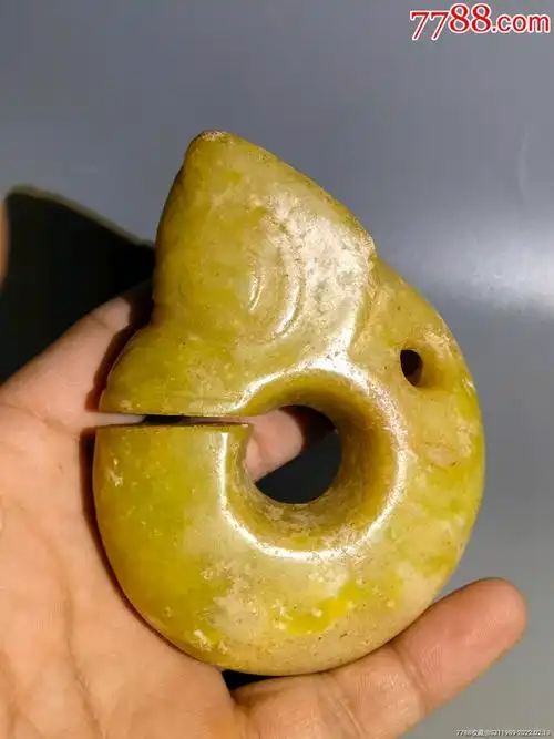 农村收的黄玉玉猪龙风化明显包浆沁入骨红山文化