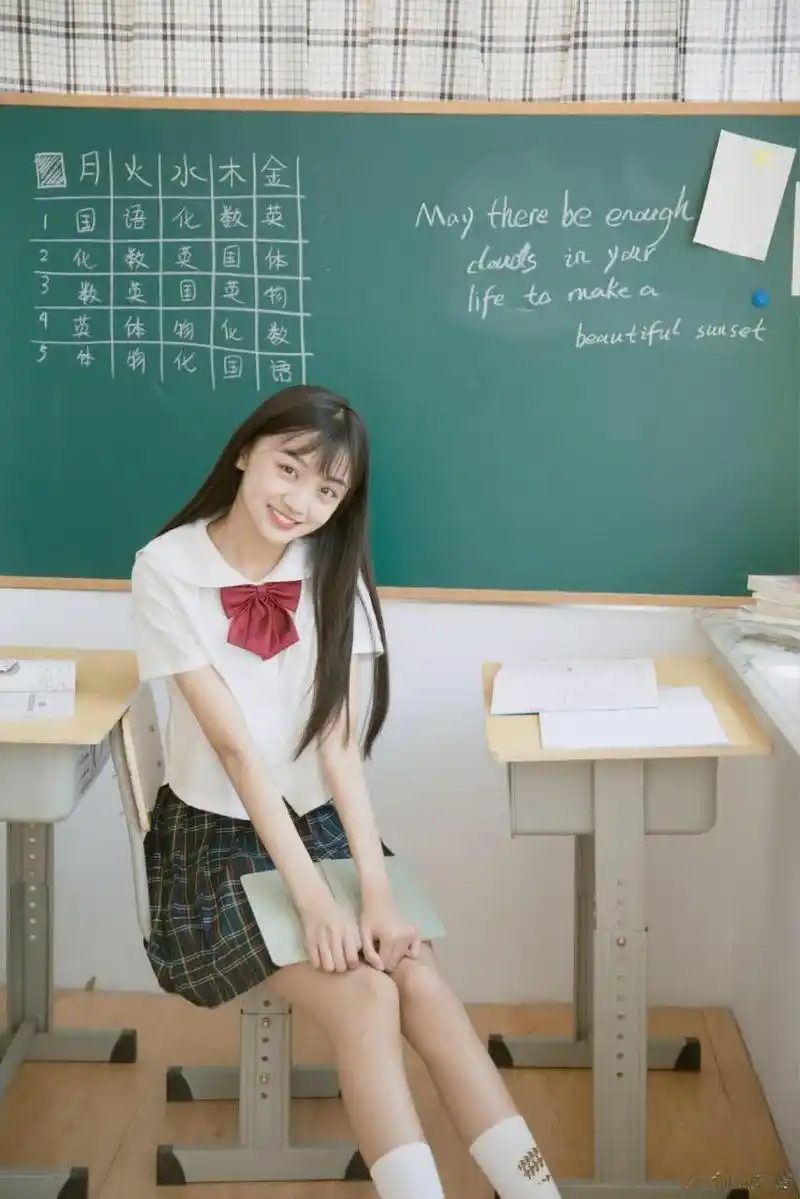 曲芷含:今天心情是什么颜色呢哇咔咔