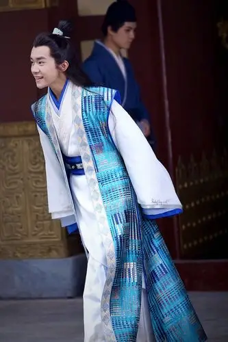 易烊千玺 #tfboys 思美人61少年屈原 拍摄花絮 高清 帅气 可爱