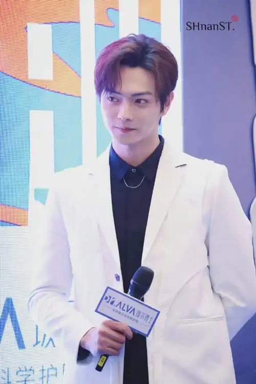 许凯上海活动白色西装造型##许凯白色西装生图