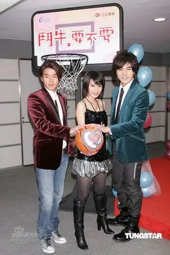 组图:合演《斗牛要不要》 贺军翔称hebe不漂亮