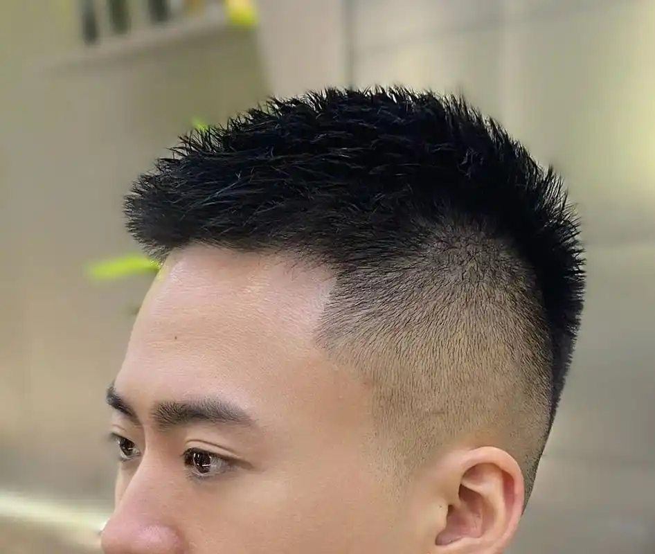 男生发型推荐:中式寸头 长度比寸头长一点,可以理解为短款栗子头