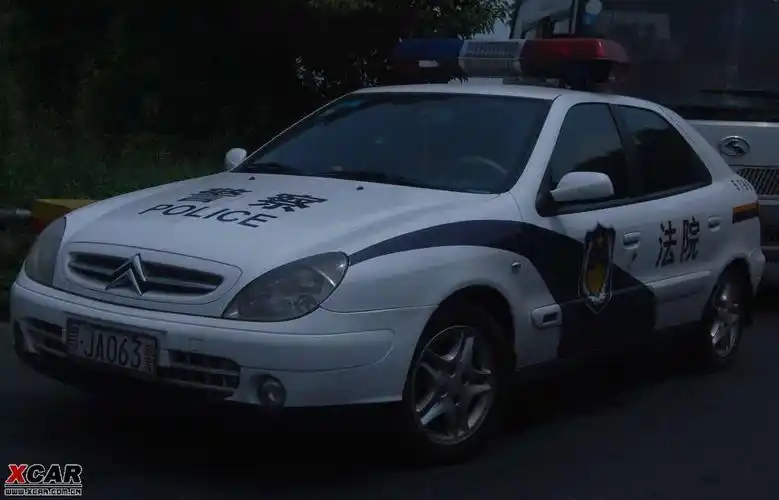 > 第一次见到警车赛纳