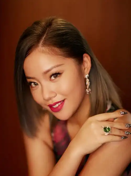 王菊魅力性感活动照图片38