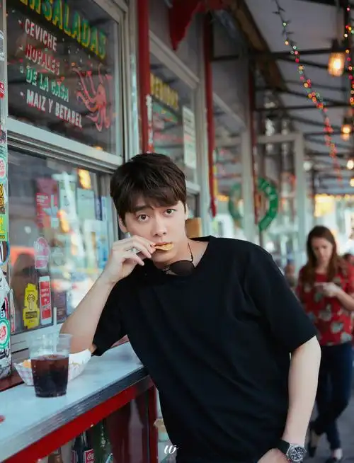 李易峰街拍大片part42017纽约时装周(170910-14 )#和me一起峰#vogue