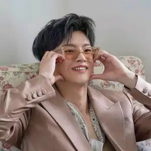 嫁给徐仁国头像