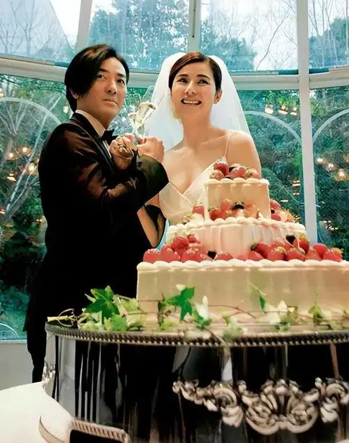 与郑伊健相守7年,被天后横刀夺爱,如今住上亿豪宅却过得凄凉