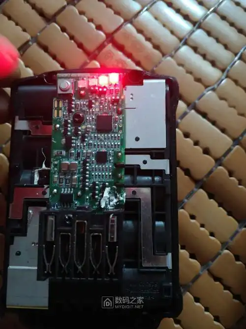 米沃奇m18电芯正常,不亮灯,解决办法 - 拆机乐园 数码之家