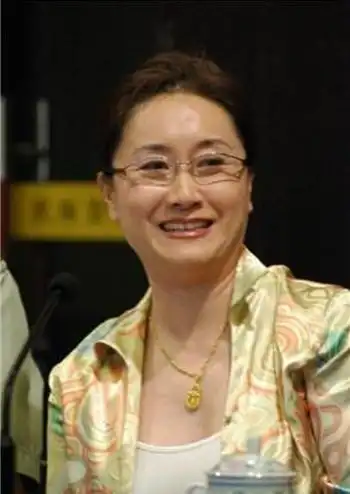 创作型歌手郭峰老婆王冼平21世纪第一个春晚导演爆晚会关系户