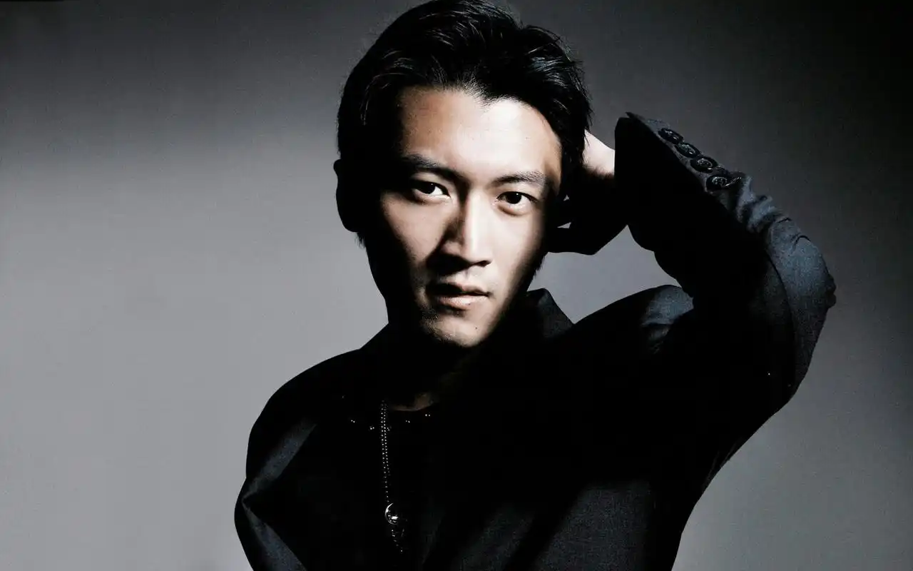 谢霆锋高清帅气黑色写真图片电脑桌面壁纸下载第二辑