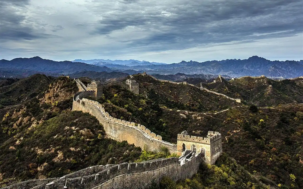 壮观雄伟的万里长城桌面壁纸
