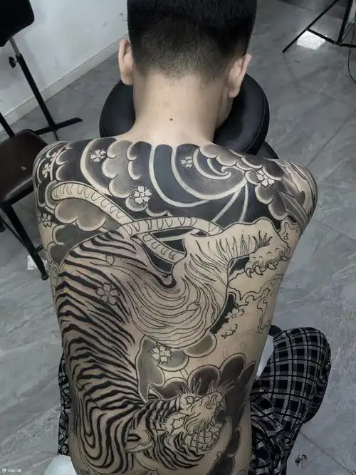 老传统满背老虎未完成