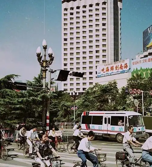 老照片:90年代的成都,每一张老照片都能勾起无限回忆