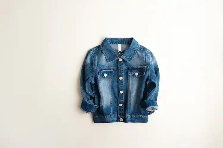 秋款新品韩版女童扣子牛仔服外套,采用优质面料,不掉色,不缩水