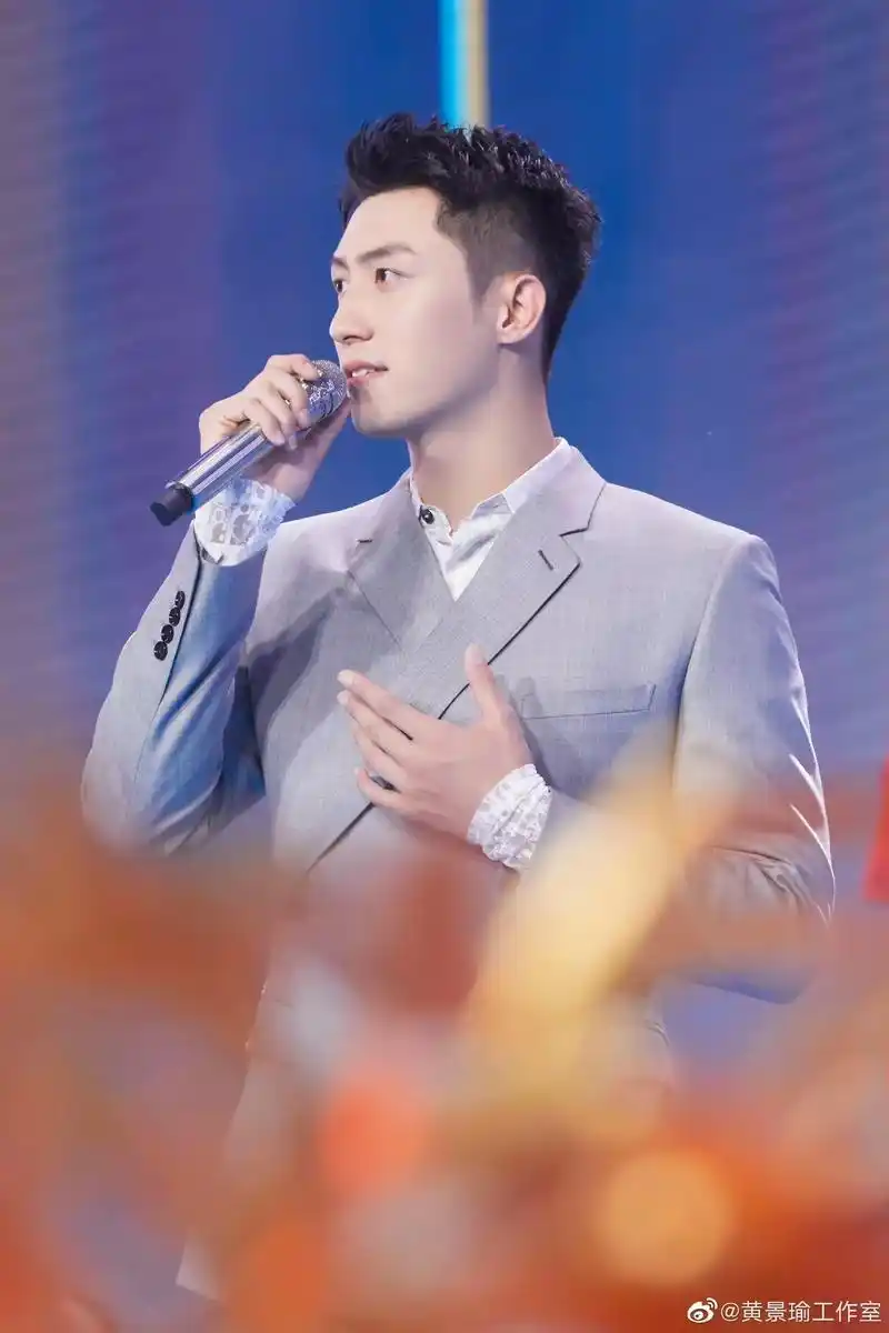 帅瑜,你好帅啊#黄景瑜 #气质这一块拿捏死死的 #这谁顶得住 - 抖音