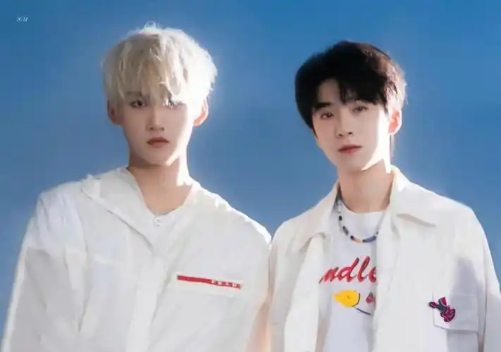 祝张嘉元周柯宇出道一周年快乐