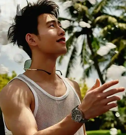 而且王昶本身就是运动员,身材也是特别好的,特别迷人,看了想入非非