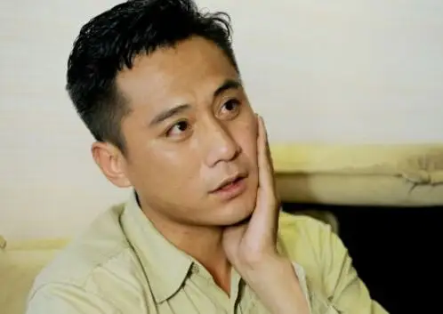 图刘烨小时候照片曝光青涩小伙儿目光囧