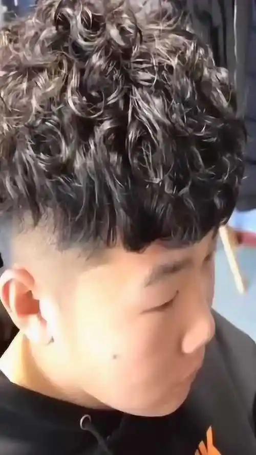 过年让男朋友烫个泰迪卷发型,超级萌,减龄又可爱