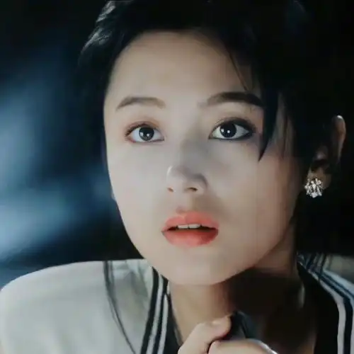 不愧是内地第一美人陈红年轻时堪称国色天香难怪陈凯歌会心动