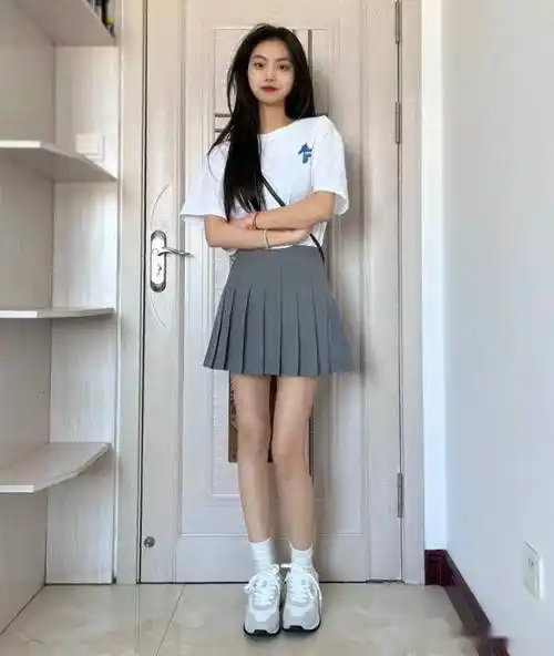 杭州女生真会打扮满街都是短裙运动鞋洋气好看又显瘦
