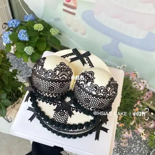 黑色蕾丝好性感的蛋糕喔