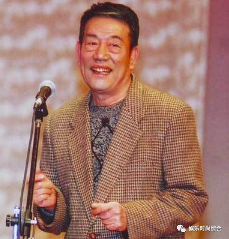 88岁杨少华太心酸走路需别人搀,瘦到皮包骨还要为家人宣传生意