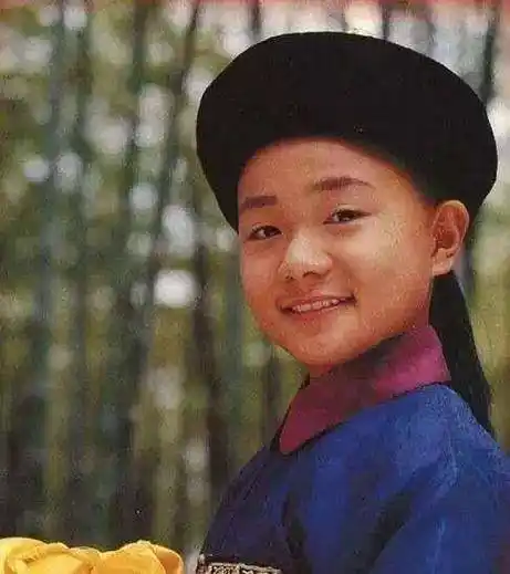 曹骏出生于1988年,第1次出现在荧幕,便是《真命小和尚》,情节可爱的