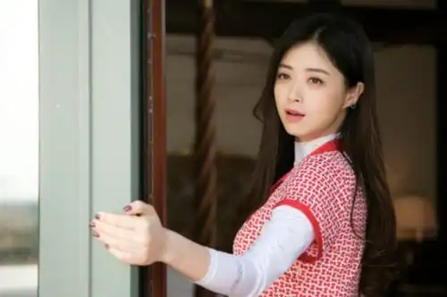 童星出道的蒋欣火过杨紫张一山,为什么娱乐圈没有人敢潜规则她?