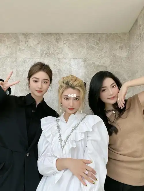 和迪丽热巴钟楚曦大学同学成为同事