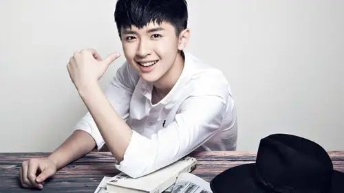 张逸杰明星风尚壁纸1