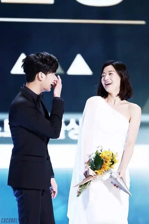 最佳情侣奖,金秀贤欧巴和全智贤女神的神同步