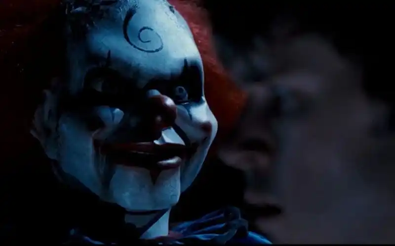 几分钟看完恐怖电影死寂恐怖的小镇里隐藏着一只专门夺人舌头的恶灵