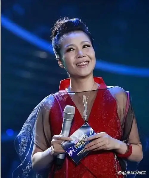 主持人问田震:你如何评价那英?田震冷冷地回答:她不配!