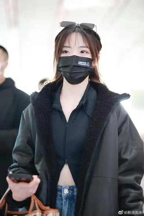 街拍时刻#2022/11/08@nene郑乃馨最新机场街拍