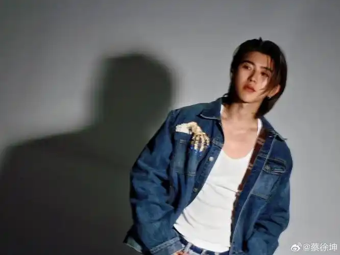 蔡徐坤工作室官宣新歌《ride or die》1月31日上线:信念不熄不灭,热爱