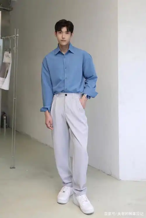 全身颜色不超过三种