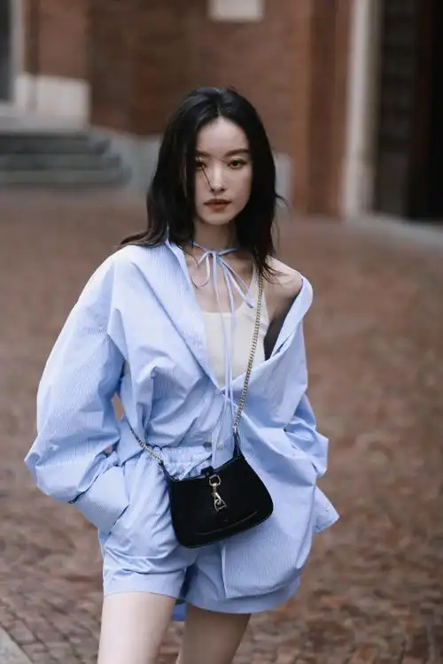 gucciancora大秀##倪妮松弛感蓝衬衫