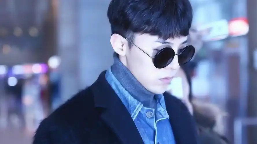 权志龙平头造型现场演绎《black》第一次看gd唱得这么走心