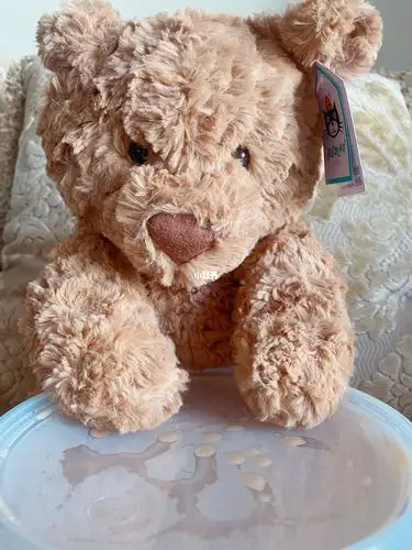 巴塞罗熊喝kfc吨吨桶奶茶