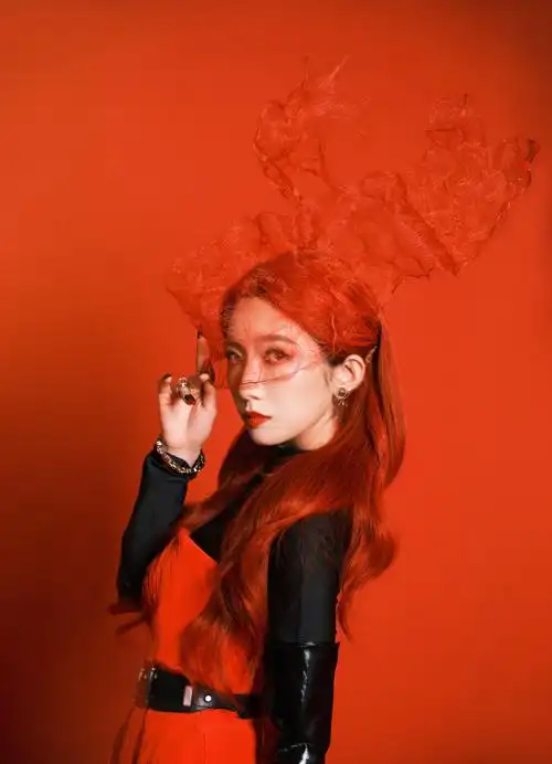 孟美岐我们一起走过演唱会##孟美岐红发网纱魔女造型