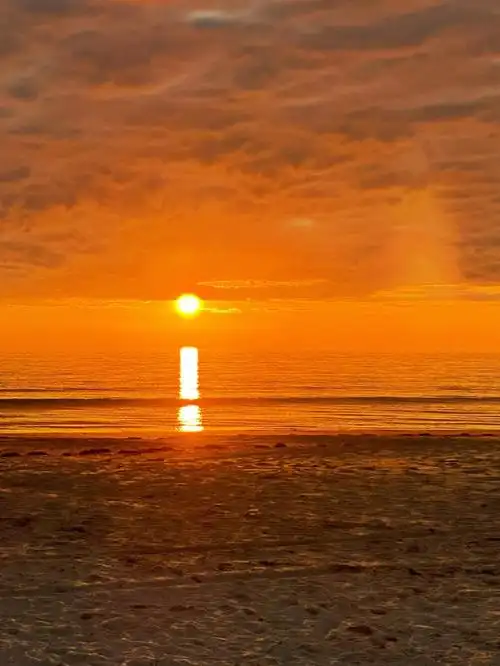 落日  #日落  #落日晚霞  #海边落日  #海边落日95  #最美海边落日