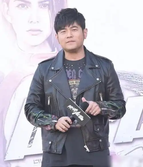 周杰伦发福撞脸钱枫周杰伦发福照周杰伦胖了多少斤因为生病吃激素导致