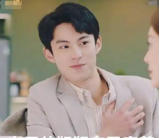 秦岚晒腰围,保养太好,和小19岁男星谈恋爱毫无违和感_王鹤棣_生活