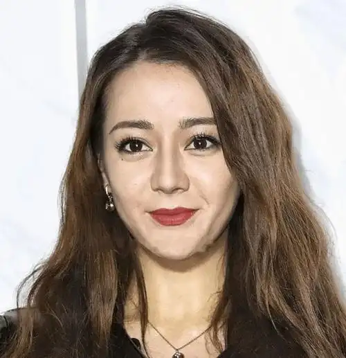 迪丽热巴生图引热议粉丝斥摄影师恶意p图对方怒曝原图视频