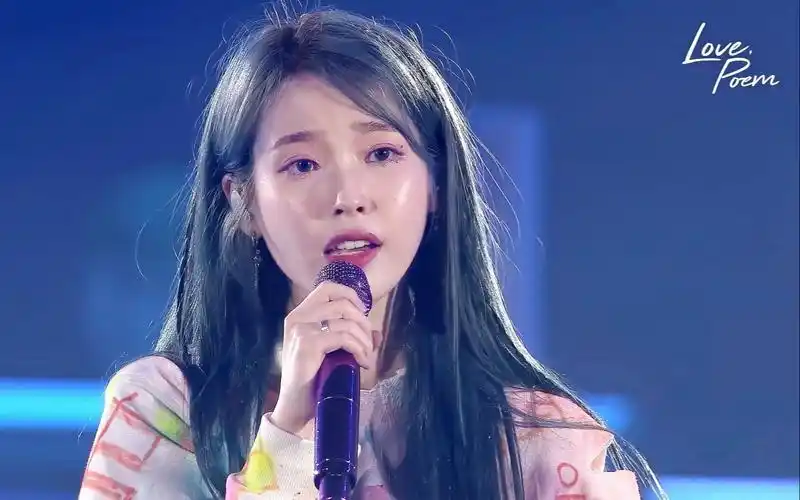 iu李知恩18岁自作曲「hold my hand」蓝发仙女下凡现场 | 2019 iu