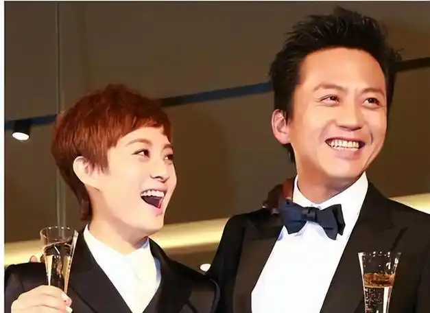 与邓超14年的婚姻中表面强势的孙俪才是被拿捏的那个人