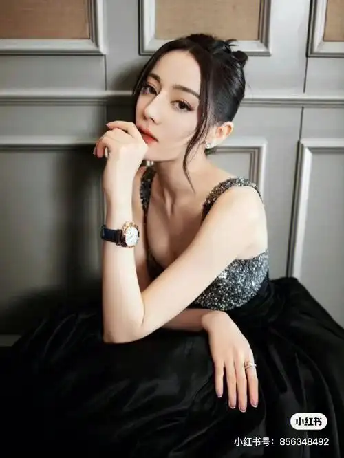 沛纳海全球代言人迪丽热巴