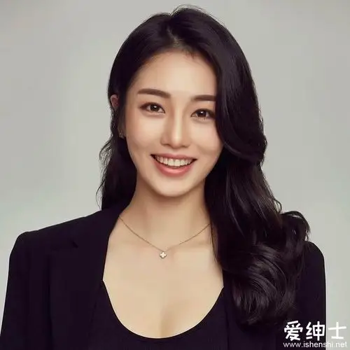 健身房偶遇「女神级物理治疗师」长相甜美气质非凡「完美曲线」健美又